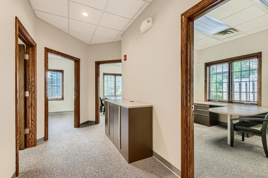 More Photos Of 108 S Wynstone Park Dr, North Barrington Office For Lease
