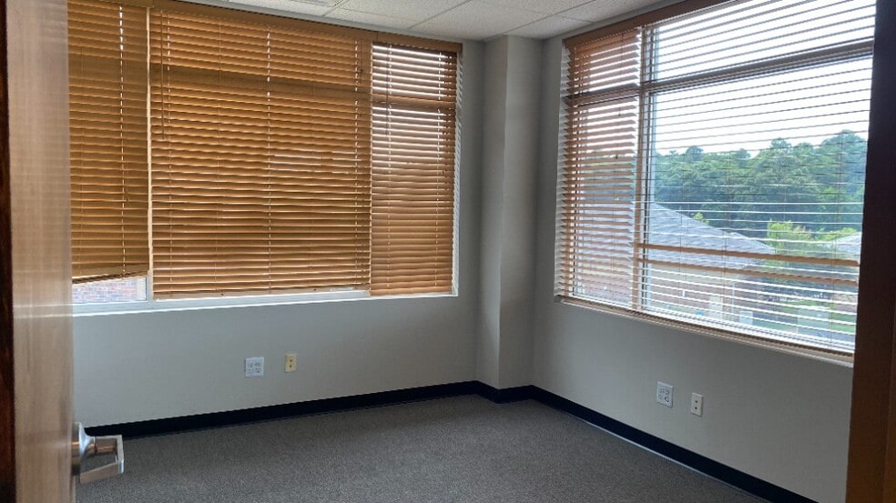 More Photos Of 3331 N Berkeley Lake Rd NW, Berkeley Lake Medical For Lease
