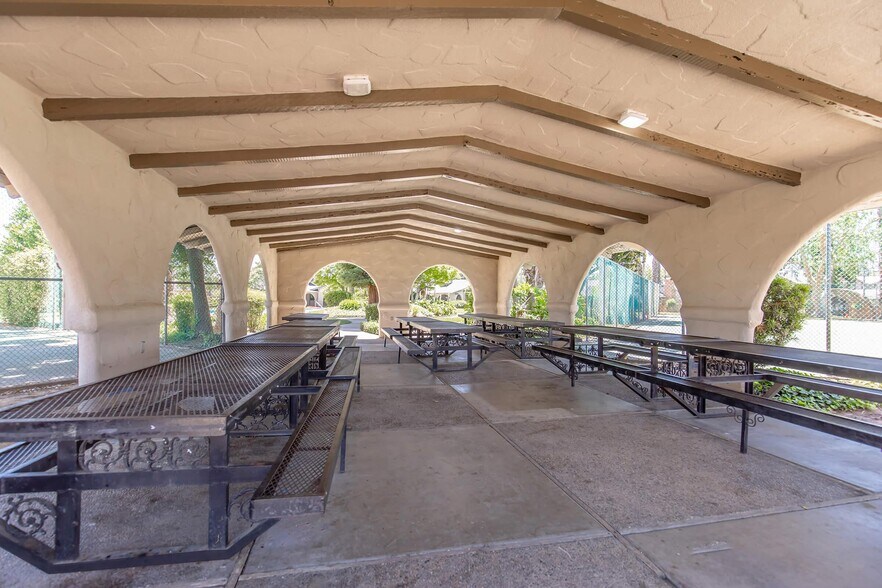 More Photos Of 526 E Barstow, Fresno Apartments For Sale