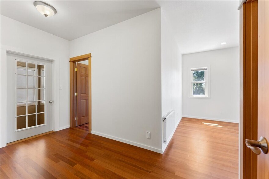 More Photos Of 829 2nd St, Mukilteo Office Residential For Sale