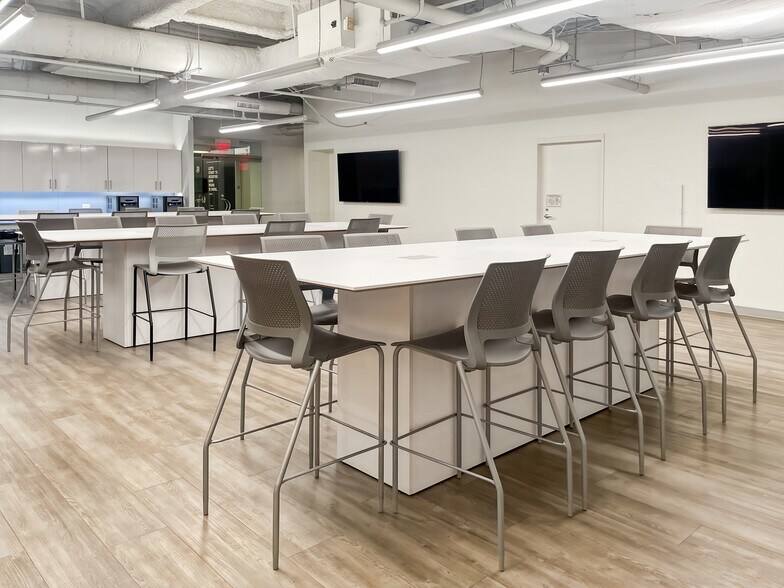 More Photos Of 2001 Market St, Philadelphia Coworking Space