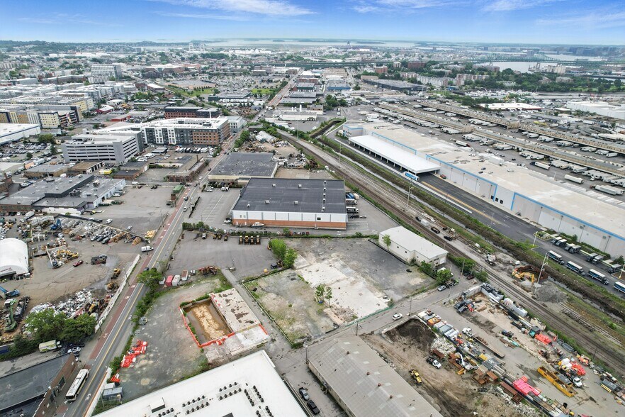 More Photos Of 114 Spring St, Everett Land For Lease