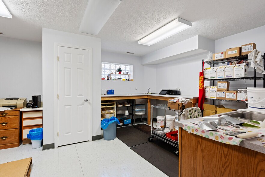 More Photos Of 3341 Dayton-xenia Rd, Dayton Storefront Retail Office For Sale