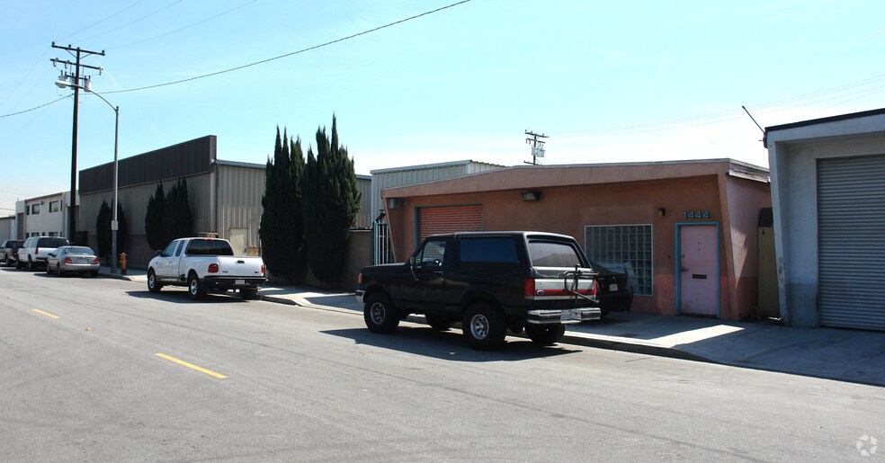 More Photos Of 1422 W Gaylord St, Long Beach Warehouse For Sale