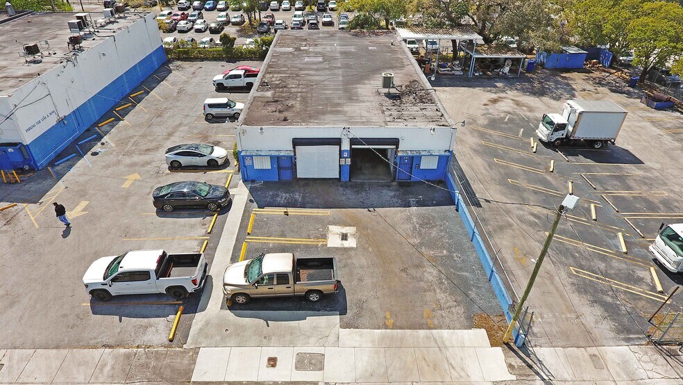 More Photos Of 2044 NW 22nd St, Miami Warehouse For Lease