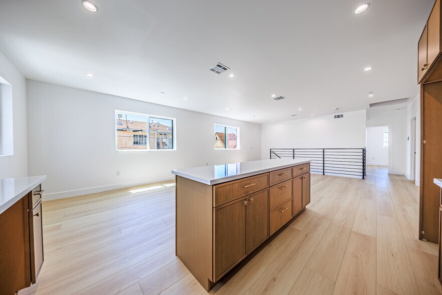 More Photos Of 1259 S Longwood Ave, Los Angeles Apartments For Sale
