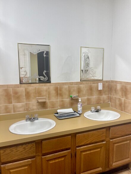 More Photos Of 1345 E Putnam Ave, Old Greenwich Storefront Retail Office For Lease