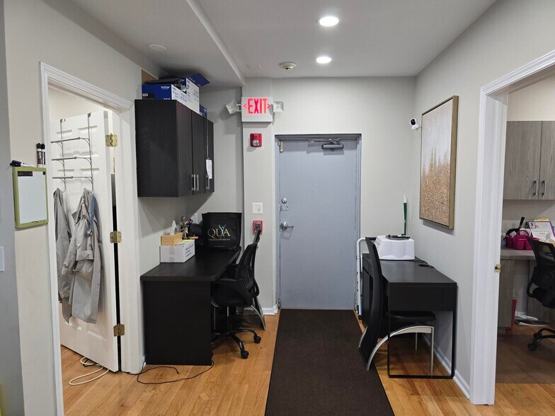 More Photos Of 9629 S Southwest Hwy, Oak Lawn Medical For Sale