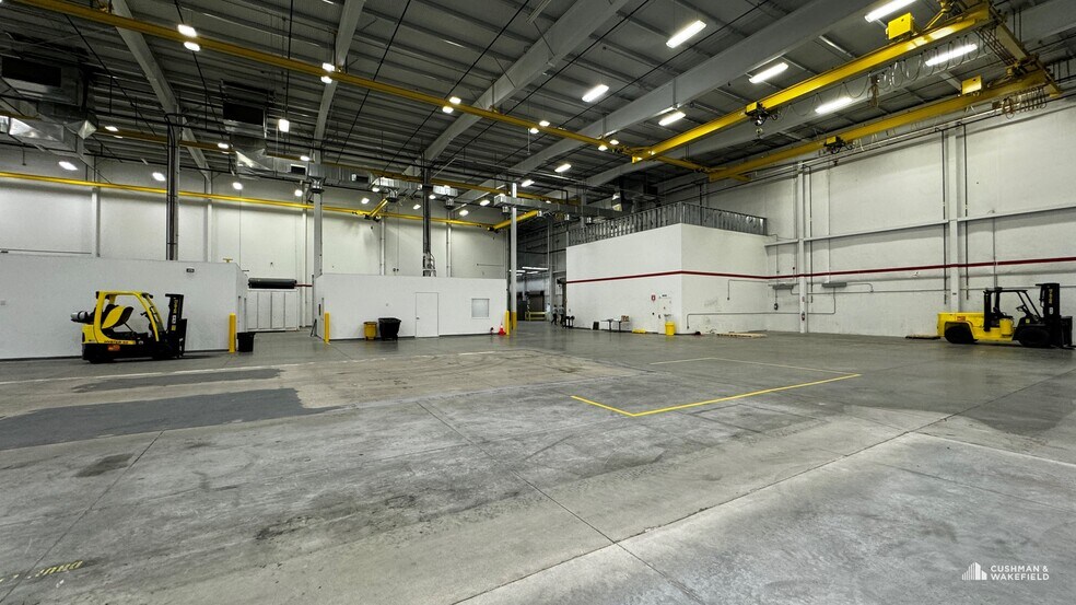 More Photos Of 31815 Great Western Dr, Windsor Manufacturing For Lease