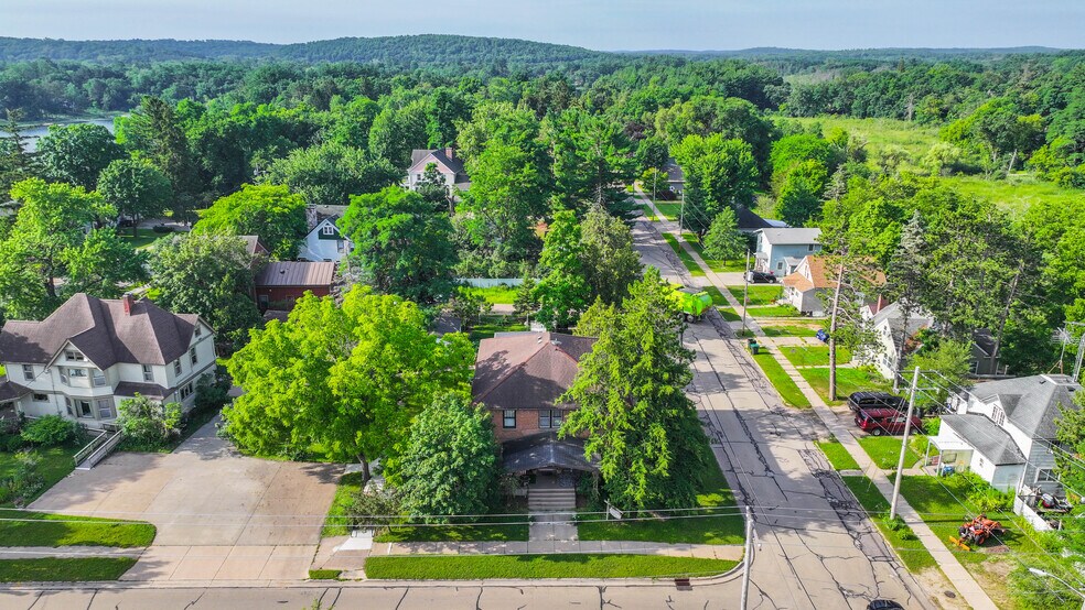 More Photos Of 109 W Lake St, Waupaca Healthcare For Sale
