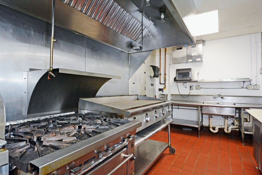 More Photos Of 1900 & 1924 Marshall St NE, Minneapolis Restaurant For Lease