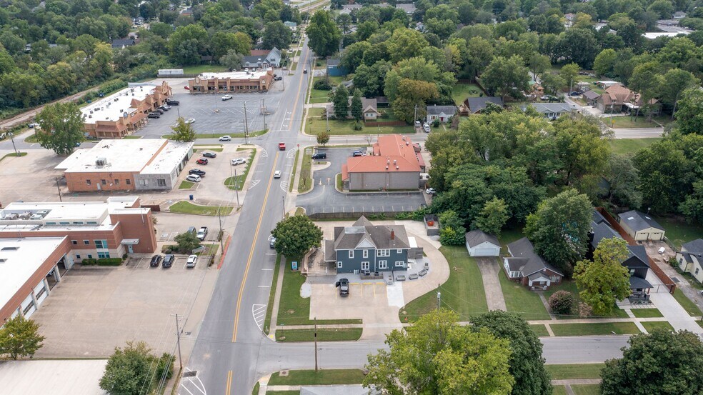 More Photos Of 414 S Holcomb St, Springdale General Retail For Sale