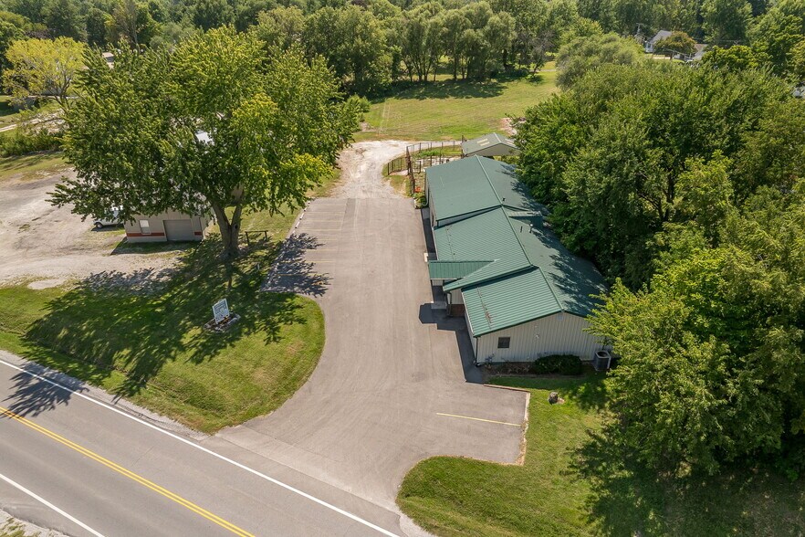 More Photos Of 1302 W US Highway 71, Savannah Industrial For Sale