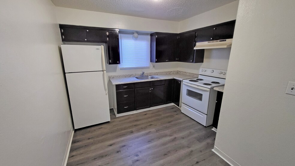 More Photos Of 525 N Lincoln St, Stockton Apartments For Sale