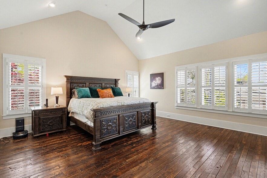 More Photos Of 119 E Maple St, Decatur Loft Creative Space For Sale