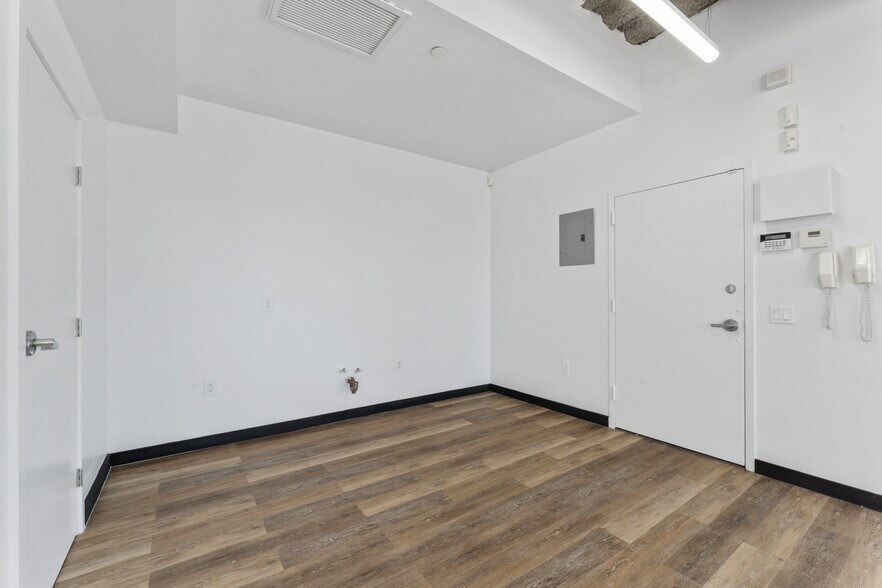 More Photos Of 164 20th St, Brooklyn Office For Lease