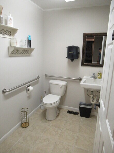 More Photos Of 1704 Gastonia Hwy, Lincolnton Office For Lease