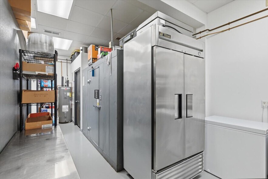 More Photos Of 309 US-6 Hwy, Oakland Fast Food For Sale