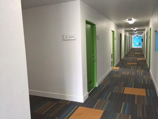 More Photos Of 121 S Palm Canyon Dr, Palm Springs Storefront Retail Office For Lease