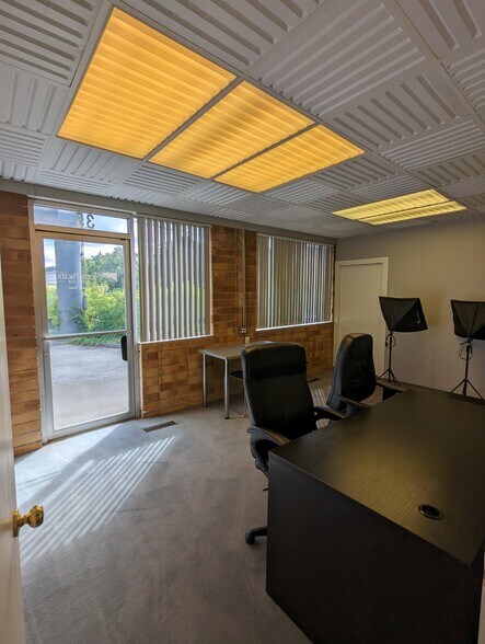 More Photos Of 33-35 NE Weidler St, Portland Office For Sale
