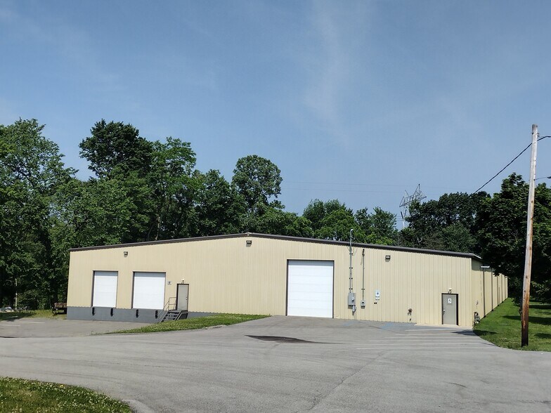 More Photos Of 2240 Boyd Rd, Export Warehouse For Lease