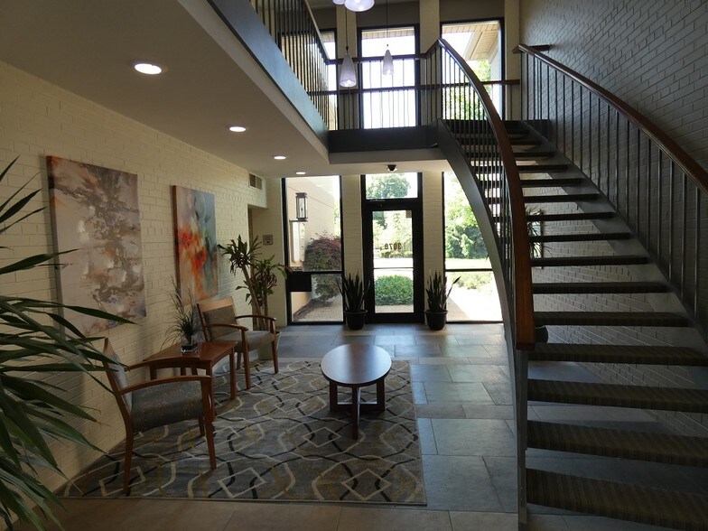 More Photos Of 3070 Riverside Dr, Columbus Medical For Lease