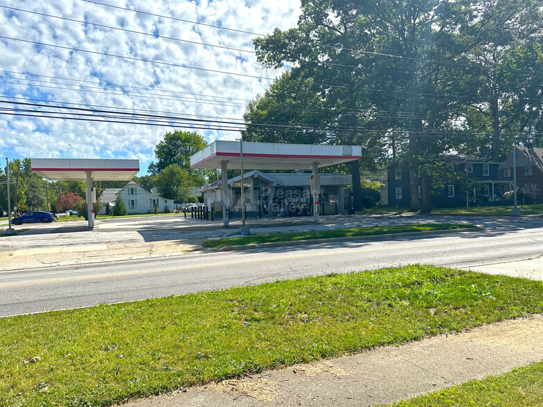 Primary Photo Of 153 Benedict Ave, Norwalk Service Station For Sale