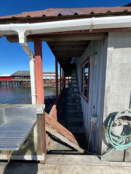 More Photos Of 1004 S Nordic Dr, Petersburg Hotel For Sale