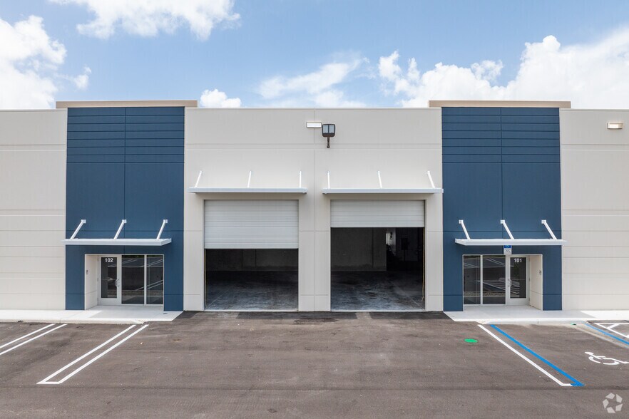 More Photos Of 6175 NW 102nd Ave, Doral Showroom For Sale