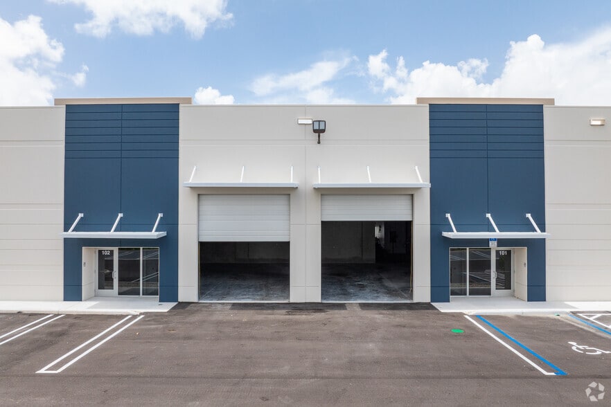 More Photos Of 6175 NW 102nd Ave, Doral Showroom For Lease