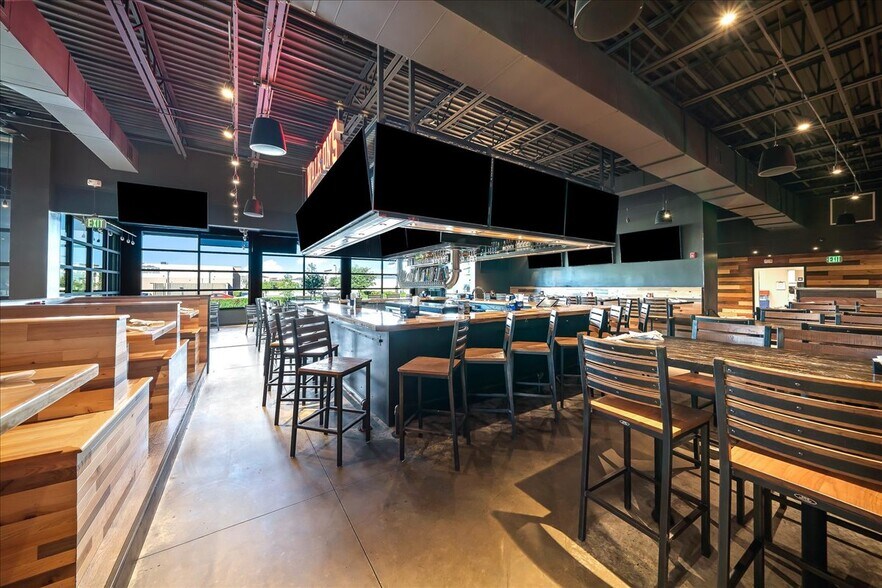 More Photos Of 8550 Napolo Dr, Melbourne Restaurant For Sale
