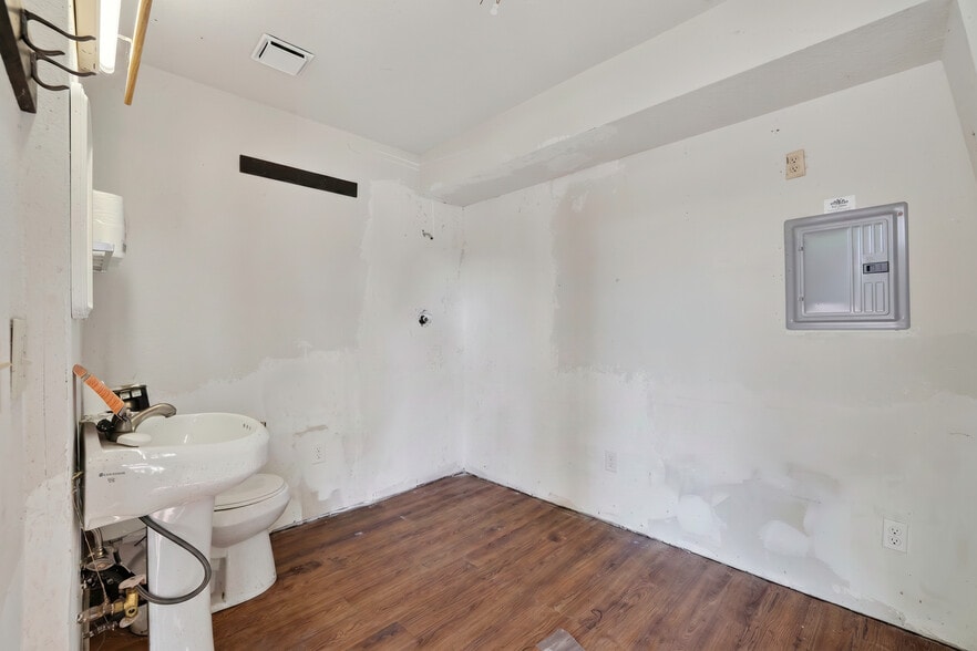 More Photos Of 7856 Old Auburn Rd, Citrus Heights Apartments For Sale