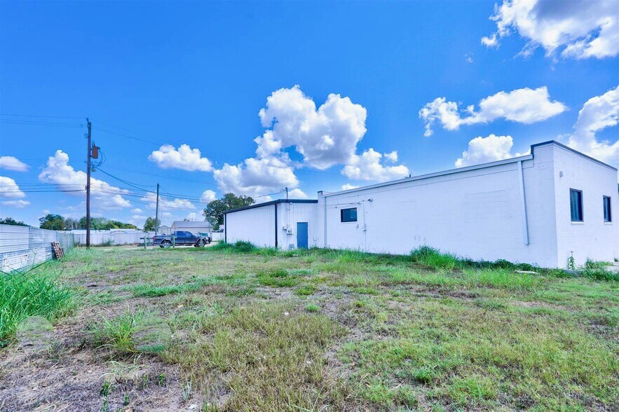 More Photos Of 623 N Richmond Rd, Wharton Auto Repair For Sale