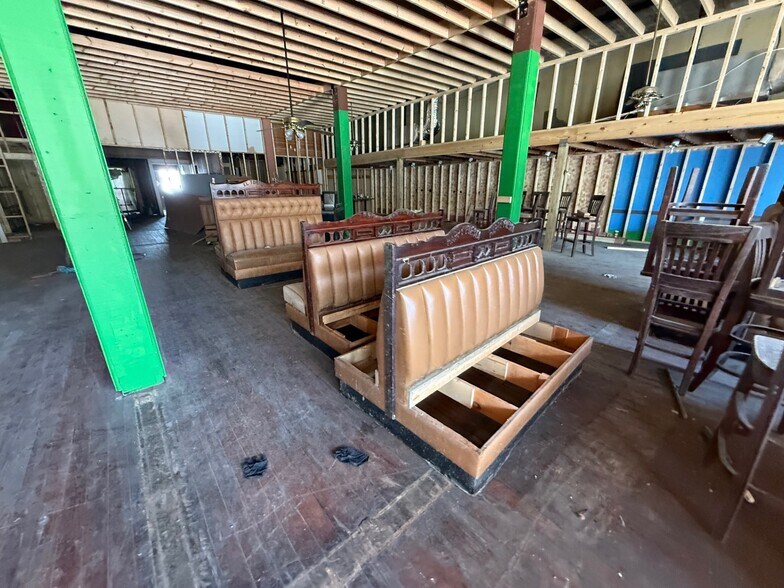 More Photos Of 235 S Cedar Ave, South Pittsburg Flex For Sale