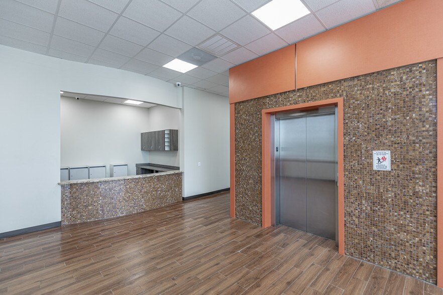 More Photos Of 16422 Stuebner Airline Rd, Spring Medical For Lease