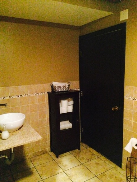 More Photos Of 23-25 N Pleasant St, Amherst Storefront Retail Office For Lease