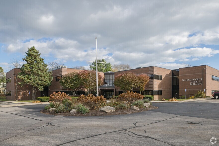 More Photos Of 360 Kingstown Rd, Narragansett Medical For Lease