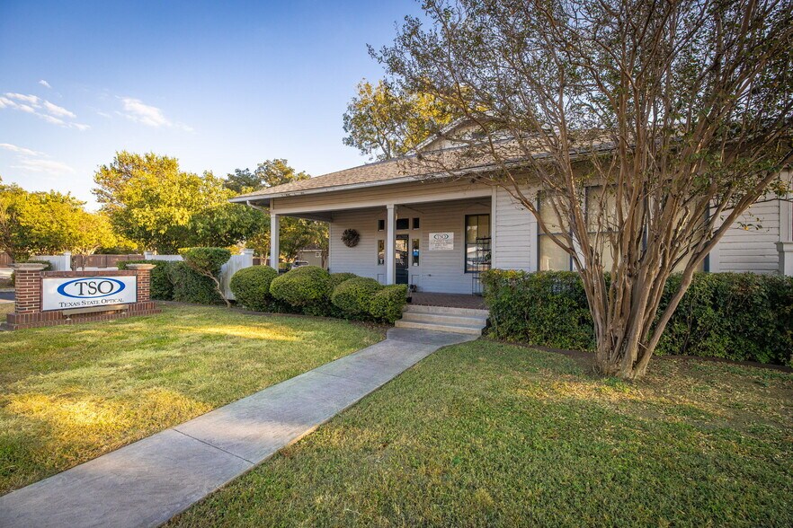More Photos Of 515 E Court St, Seguin Office Residential For Lease
