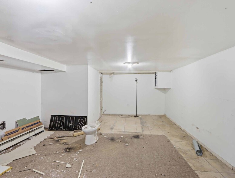 More Photos Of 2517 Washington Blvd, Baltimore Storefront Retail Residential For Sale