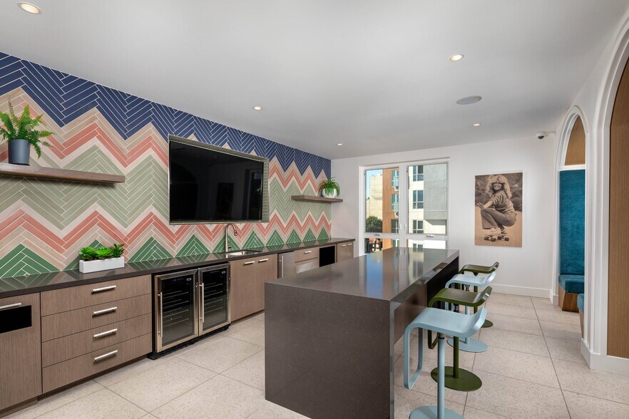 More Photos Of 1340 S Hill St, Los Angeles Apartments For Lease