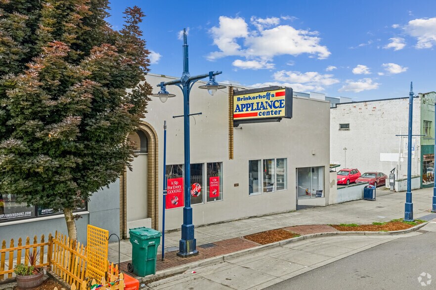 Primary Photo Of 523-533 4th St, Bremerton Storefront For Lease