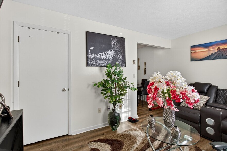 More Photos Of 990 Chicago Ave, Harrisonburg Apartments For Sale