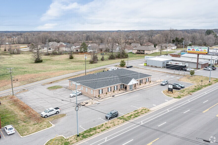More Photos Of 2543 Madison St, Clarksville Office For Lease