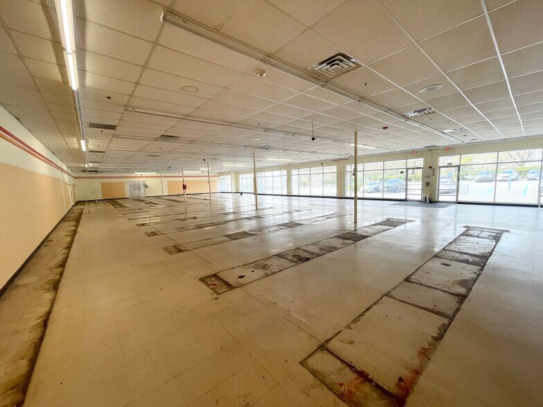 More Photos Of 240 Portion Rd, Ronkonkoma Unknown For Lease