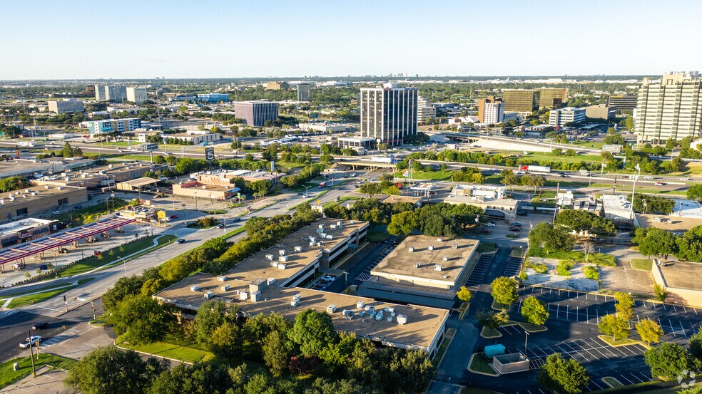 More Photos Of 1010 W Mockingbird Ln, Dallas Office For Lease