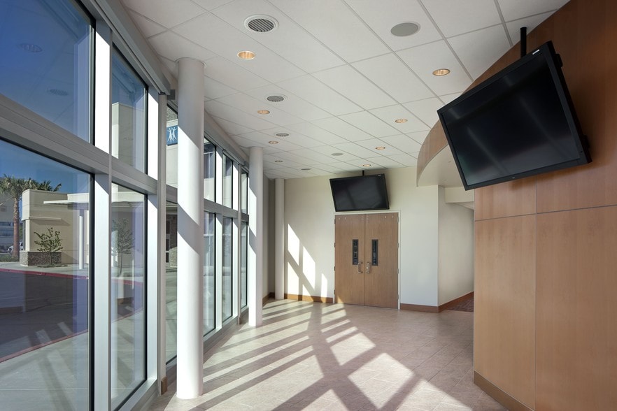 More Photos Of 44151 15th St W, Lancaster Medical For Lease