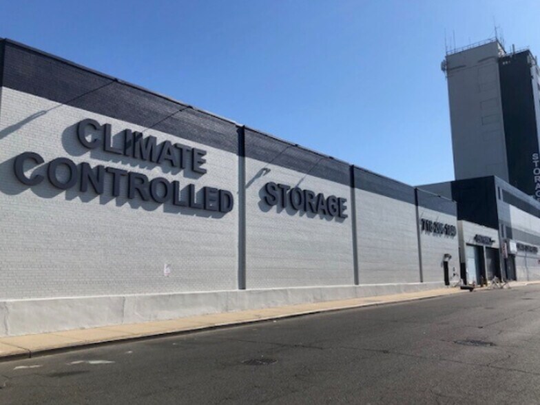 More Photos Of 109-09 180th St, Jamaica Self Storage For Lease