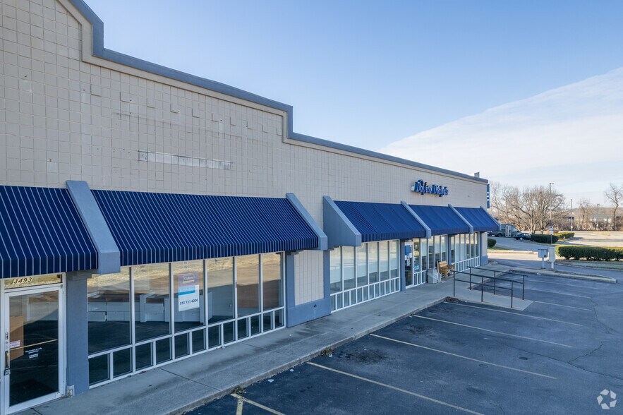 More Photos Of 3481-3497 S Dixie Hwy, Franklin Storefront For Lease