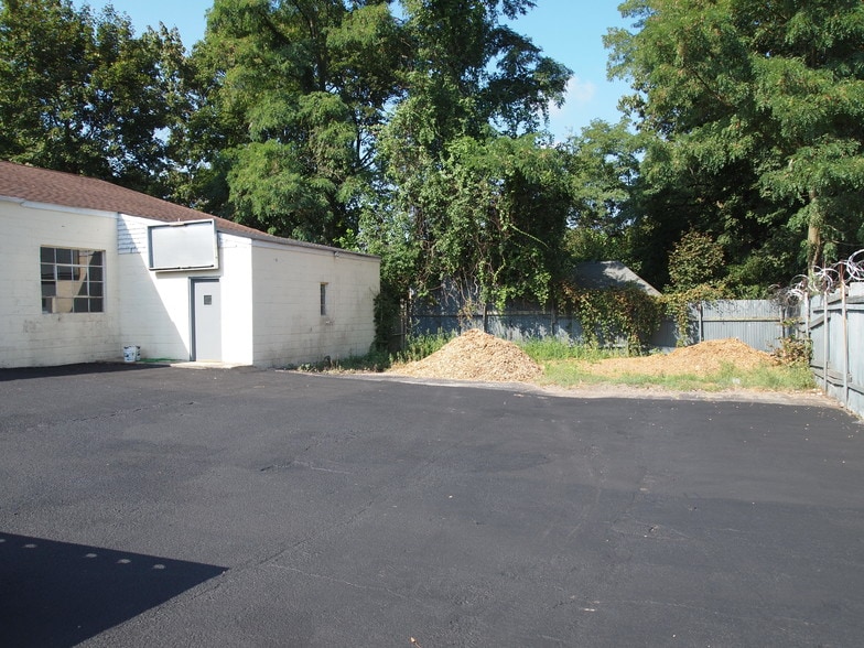More Photos Of 1959 New York Ave, Huntington Station Auto Repair For Sale