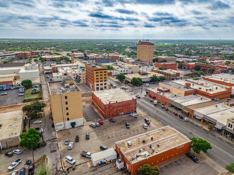 More Photos Of 29 S Chadbourne St, San Angelo Drugstore For Sale